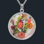 Collier En Argent Monogramme photo Bouquet Mariage de la mariée Keep<br><div class="desc">Customisez ce design dès aujourd'hui ! Ce cadeau est parfait pour l'expression pour l'occasion spéciale. Venez visiter notre magasin,  pour tous nos designs cool.</div>
