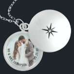 Collier En Argent Nom photo nouvellement mariée Mariage Date nuptial<br><div class="desc">Nom de la photo nouvellement mariée Mariage Date nuptiale cadeau. Un joli gardien du marié à sa nouvelle mariée. Remplacez facilement l'exemple d'image par votre favori dès le jour de votre mariage et personnalisez votre nouveau nom marié et votre date de mariage.</div>