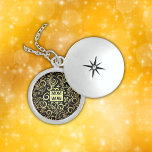 Collier En Argent Or et noir - MOM - WOW | Argent stérile<br><div class="desc">Motif noir et or sur un collier de serrure en argent Sterling,  monogrammé avec MOM et WOW comme reflet de MOM pour la Fête des Mères.</div>