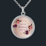 Collier En Argent Rose Bridesmaid or floral bordeaux mariage<br><div class="desc">Un cadeau à la mode bohème pour la Bridesmaid. Décoré de roses de couleur aquarelle en bordeaux et rose. Arrière - plan à l'allure rose tendance, faux or métallique. Un cadre géométrique en faux or. Avec le texte : Bridesmaid écrit avec un script de style écrit à la main. Modèle...</div>