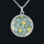 Collier En Argent Rose jaune et bleu clair Vintage Mariage de printe<br><div class="desc">Beau arrière - plan bleu clair aux roses jaunes fait un magnifique design floral de printemps vintage pour votre mariage ou événement.</div>