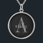Collier En Argent Simple gris noir, Monogramme personnalisé<br><div class="desc">Simple Gris Noir,  Collier D'Argent Monogramme Personnalisé. Un design moderne simple noir et gris pour créer votre propre cadeau de collier monogramme customisé.</div>