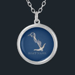 Collier Esprit nautique Ancre Dauphin Marine Bleu<br><div class="desc">Cette image présente une ancre sur un arrière - plan bleu marine.</div>