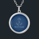 Collier Esprit nautique Ancre Marine Bleu<br><div class="desc">Cette image présente une ancre sur un arrière - plan bleu marine.</div>