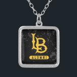 Collier Étudiant de Long Beach State en détresse<br><div class="desc">Regardez ces dessins de la California State University Long Beach ! Montrez votre California State Pride avec ces nouveaux produits University. Ils font les cadeaux parfaits pour les étudiants, les anciens élèves, la famille, les amis ou les fans de Long Beach dans votre vie. Tous ces produits Zazzle sont personnalisables...</div>