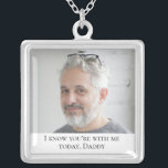 Collier Fête du mariage du Père de la Mariée<br><div class="desc">Portez ce magnifique collier commémoratif du Père de la Mariée le jour de votre mariage pour ressentir l'amour que vous avez partagé avec lui et le garder proche le jour spécial. Ajoutez votre propre texte spécial,  ou utilisez le libellé comme indiqué.</div>