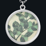 Collier Feuilles et succursales sur Arrière - plan de crèm<br><div class="desc">Des feuilles verts et des branches se reposent sur un arrière - plan crème dans cette impression de Jennifer Goldberger. Au fur et à mesure que la saison change,  les couleurs de ces feuilles restent les mêmes,  apportant un peu de consistance dans votre vie.</div>