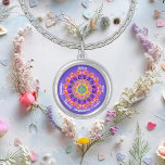 Collier Février personnalisé Mois de naissance Fleur Manda<br><div class="desc">Découvrez la beauté de votre mois de naissance de Février avec ce collier de fleurs de mois de naissance personnalisé. Présentant la belle et vibrante primrose et violette, c'est une pièce étonnante qui célèbre votre personnalité unique. En tant que bébé de février, vous possédez un mélange spécial de qualités d'être...</div>
