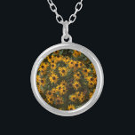 Collier Fleurs de Susan aux yeux noirs, Floral, Photograph<br><div class="desc">Un collier d'argent avec une photo de Susan aux yeux noirs que j'ai pris en vacances sur les plages du Delaware.</div>