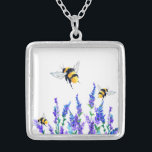 Collier Fleurs et Abeilles<br><div class="desc">Colliers avec de belles fleurs de printemps et des abeilles Volant Dessin Nature Sweet Honey Bee Collier - ou Choisissez / Ajouter votre texte favori / Couleur - Faites votre cadeau unique - Redimensionnez et déplacez ou ajoutez des éléments avec l'outil de personnalisation! - Dessin et design par MIGNED. Vous...</div>