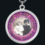 COLLIER FRUITS DE RENAISSANCE FLORENTINE, MODÈLE PHOTO<br><div class="desc">Elégant,  classique,  vibrant art Renaissance,  chef-d'oeuvre de Bottega della Robbia ( Florence - Italie ) en rouge vif,  fuchsia,  vert,  violet,  rose,  violet couleurs.</div>