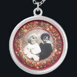 COLLIER FRUITS DE RENAISSANCE FLORENTINE, MODÈLE PHOTO<br><div class="desc">Elégant,  classique,  vibrant art Renaissance,  chef-d'oeuvre de Bottega della Robbia ( Florence - Italie ) en rouge vif,  fuchsia,  vert,  violet,  rose,  violet couleurs.</div>