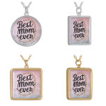 Collier Golden Hearts Script tendance Meilleur Maman jamai<br><div class="desc">Adorez son collier avec élégance et sentimentalité avec nos colliers modernes,  avec les mots meilleure maman jamais dans la police de script tendance et accentué avec le coeur d'or. Un cadeau intemporel et élégant pour la fête des mères.</div>
