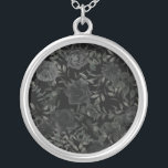 Collier gothique Mariage blanc et noir Rose Cadeau<br><div class="desc">Nos cadeaux de demoiselles de rose gothique noir et blanc en collier mariage sont faits pour correspondre à la Collection de Mariage Rose gothique noir. Noir foncé et blanc éclatant contrastent avec une abondance de motifs floraux foncés. La police de script associée à la police serif donne un aspect artistique...</div>