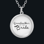 Collier Grand-mère de la mariée noire sur blanc<br><div class="desc">C'est très bien pour la grand-mère de la mariée de faire connaître au monde les nouvelles. Parfait pour les soirées bachelorette et autres événements mariages.</div>