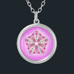 Collier Guérisseur rose rougeoyant fort Reiki de mandala<br><div class="desc">les *This assez peu de collier argenté rond avec un mandala rougeoyant tiré par la main sensible d'étoile au centre d'un arrière - plan fort de rose de chakra de coeur juste pourraient capturer votre coeur. .chakra. :) Le mandala d'étoile est très complexe et la fascination qui doit peut inspirer...</div>