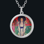 Collier Gustav Klimt Portrait d'Adele Bloch-Bauer II<br><div class="desc">Collier avec la peinture à l’huile de Gustav Klimt Portrait d’Adele Bloch-Bauer II (1912). Une femme dans un casquette noir se dresse dans un magnifique paysage de rouge vif,  violet,  rose et vert avec des fleurs et des chevaux. Un grand cadeau pour les amateurs d'art Art Nouveau et autrichien.</div>