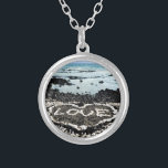 Collier Hawaii plage de sable noir amour corail coeur phot<br><div class="desc">Détendez-vous et profitez de la beauté de cette plage de sable noir immaculée de Big Island chaque fois que vous portez ce collier de charme photo représentant un coeur "d'amour" découvert sur la côte hawaïenne. J'ai la chance d'avoir repéré ce coeur de rochers coralliens, en marchant sur cette plage en...</div>
