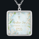 Collier Illumination du baptême chrétien orthodoxe<br><div class="desc">Fleurs blanches délicates encadrent ce collier argenté qui fait le cadeau parfait du baptême. Customisez avec tous vos détails personnels et préférences,  y compris la police,  la taille,  la couleur et le placement.</div>