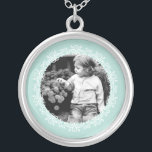 Collier Image personnalisée du cadre de fantaisie verte à<br><div class="desc">Design élégant et simple de cadre photo.</div>