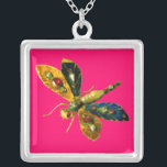 COLLIER JEWEL DRAGONFLY ANTIQUE<br><div class="desc">Elégant, coloré classique antique bijou d'émail doré avec rubis, perles, diamants dans les couleurs bleu jaune. . Photo et développement graphique numérique par Bulgan Lumini. Partie de la nouvelle collection ARCADIA.</div>