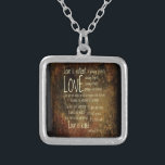 Collier L'amour est mélange patient<br><div class="desc">Les caractéristiques de conception ce attrayantes raye de 1 13:4 de Corinthiens, "amour est patiente, amour est aimable…", aléatoirement placé à travers un arrière - plan modifié la tonalité neutre profond.</div>