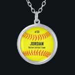 Collier Le base-ball fait sur commande avec le nom de<br><div class="desc">Ce collier mignon comporte un base-ball jaune avec le nom de votre joueur,  le nombre et le nom d'équipe.  Un cadeau parfait de souvenir pour votre joueur préféré !  Vérifiez nos autres cadeaux orientés du base-ball en cliquant sur sur le logo de Colorfulgalshop ci-dessous.</div>