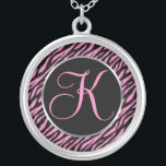 Collier Lettre de fantaisie K d'impression rose de zèbre<br><div class="desc">Script la lettre K dans le rose sur un arrière - plan noir et rose d'impression de zèbre.</div>