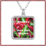 Collier Mare rouge Hot Mama<br><div class="desc">Mignonne Rouge Hot Mama avec design Peppers. Modifiez le texte si vous le souhaitez.</div>