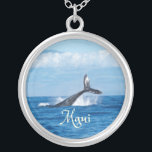 Collier Maui Hawaii Ocean Whale Tail<br><div class="desc">Maui Hawaii Ocean Whale Tail Whale Plongée avec la queue sortant de l'eau de l'océan. La belle île de Maui en arrière - plan.</div>