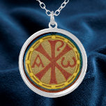 Collier Médaillon Chi Rho / Alpha Omega de SNV 36<br><div class="desc">Ce petit détail d'un médaillon, tiré d'une image antique de St. Cecilia (SNV 36) q.v., est plein de symbolisme chrétien. Le Chi Rho et l'Alpha et l'Oméga sont, outre la croix et le poisson, deux des symboles chrétiens les plus anciens. Le Chi Rho, également connu sous le nom de chrismon...</div>