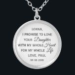 Collier Mère de la mariée Mariage cadeau de Groom<br><div class="desc">Beau et classique cadeau pour la Mère de la BRIDE de Groom personnalisé avec le nom de la Mère de la Mariée,  le nom de Groom,  et la date mariage</div>