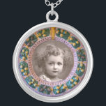 Collier Modèle photo FLEURS FLORENTINE RENAISSANCE<br><div class="desc">Elégant,  classique,  vibrant art Renaissance,  chef-d'oeuvre de Bottega della Robbia ( Florence - Italie ) en brun,  jaune,  vert,  couleurs vives.</div>