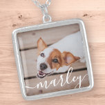 Collier Moderne Simple Jouer Élégant Chic Pet Photo<br><div class="desc">Ce design simple et classique est composé de typographie serif et d'ajouter une photo personnalisée de votre animal de compagnie.</div>