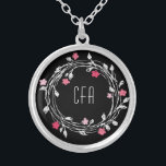 Collier Monogramme Black Blanc Rose Rouge Floral Wreath<br><div class="desc">Monogramme ce collier argenté noir,  blanc,  rouge rose en fer rouge. Fait un grand cadeau pour vos demoiselles d'honneur,  ou pour n'importe quelle femme de votre vie.</div>