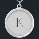 Collier Monogramme initial Élégant minimaliste gris noir<br><div class="desc">Un cadeau pour elle. Un collier initial monogrammé qui est élégant dans sa simplicité. Argent,  ou plaque d'argent,  Gris et Noir. Modifiez l'initiale pour personnaliser pour votre destinataire.</div>