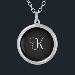 Collier Monogramme initial noir blanc minimaliste cadeau e<br><div class="desc">Monogramme ce collier d'argent noir et blanc minimaliste en cadeau pour elle. Idéal pour les cadeaux d'anniversaire,  les cadeaux de demoiselle d'honneur,  les cadeaux de mariage.</div>