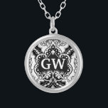 Collier Monogramme vintage de Damas victorienne<br><div class="desc">C'est une vintage époque victorienne,  design damassé noir et blanc avec un espace pour votre monogramme. C'est un motif élégant et joli que vous pouvez personnaliser / customiser avec vos initiales. Pour ceux qui aiment un look élégant,  antique,  monogrammé.</div>