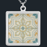 Collier Motif de carreaux décoratifs de l'ancien monde<br><div class="desc">Créé Chariklia Zarris,  cet imprimé ancien offre un motif décoratif en carreaux bleu et or sur un arrière - plan beige. Serait un grand cadeau pour les fans de fleurs et d'estampes pastel!</div>