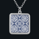 Collier Motif marocain bleu et blanc<br><div class="desc">Elégante motif marocaine bleue et blanche. Ce design est disponible en variété de couleurs et de produits.</div>