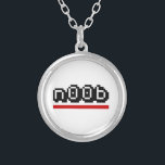 Collier n00b<br><div class="desc">newbie Globe Trotters se spécialise dans l'imagerie idiosyncratique du monde entier. Vous y trouverez des Cartes de Voeux, Cartes Postales, Posters, Mousepads et plus encore.</div>