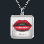 Collier Nom élégant de monogramme beauté rouge de lèvres<br><div class="desc">Conception unique et personnalisée de nom élégant de monogramme beauté rouge de lèvres de rétro - pour vous.</div>