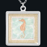 Collier Ocean Orange Seahorse<br><div class="desc">Avez-vous déjà vu un cheval de mer de près ? Eh bien maintenant vous obtenez cette grande oeuvre d'art de Chariklia Zarris pour ajouter à votre amour de la collection de chevaux de mer. Zarris crée quelques-unes des meilleures oeuvres d'art de la vie marine qui vous permettra de vous détendre...</div>