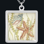 Collier Partie Shell multicolore<br><div class="desc">Charikilia Zarris est une artiste talentueuse connue pour ses oeuvres d'art océaniques. Ses images sont paisibles et calmes vous relaxant avec chaque photo. Obtenez cette oeuvre d'art nautique avec une étoile de mer et une coquille Conch étant le centre de tout, bordé de belle varech. Cette image sera très belle...</div>
