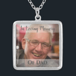 Collier Père Memorial Photo Charme Mariage Bouquet<br><div class="desc">Belle idée si vous êtes une mariée qui a perdu quelqu'un de spécial et souhaite qu'ils puissent être avec vous sur votre mariage ; ce charme s'ajoute à votre bouquet en mémoire d'eux. Il est livré avec un collier pour que vous puissiez l'avoir comme un gardien et continuer à le...</div>
