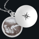 Collier personnalisé de sonogramme<br><div class="desc">Quand vous n'êtes pas tout à fait prêts à dire le monde mais à vouloir toujours garder "le petit miracle minuscule dans la fabrication" près de votre coeur toute la journée. ….</div>