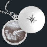 Collier personnalisé de sonogramme<br><div class="desc">Quand vous n'êtes pas tout à fait prêts à dire le monde mais à vouloir toujours garder "le petit miracle minuscule dans la fabrication" près de votre coeur toute la journée. ….</div>