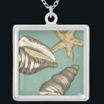 Collier Petit trio Shell Turquoise<br><div class="desc">Megan Meagher est connue pour ses oeuvres d'art simples. Cette image montre la simplicité des trésors de la mer, des coquillages de conques et des étoiles de mer. Meagher englobe un arrière - plan turquoise à son image pour contraster ces trésors. Obtenez cette impression fine d'art dès aujourd'hui sur votre...</div>