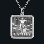 Collier *~* PHOTO AP42 Parties scintillant de photos de fa<br><div class="desc">Bijoux photo carré NECKLACE Bijoux photo - PARTIES SCINTILLANT noire et lettres bloc blanc (recherche ID AP42 pour des designs similaires sur divers produits ) Transfert vers les produits Zazzle préférés ou d'autres bijoux. * Énergétiquement Amélioré souvenir Garder mémoire famille souvenir. Téléchargez votre photo de famille. En ce moment, le...</div>