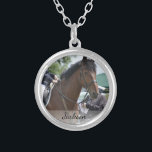 Collier Photo équestre personnalisée et nom d'équitation<br><div class="desc">Votre cavalier de cheval aimera ce beau collier comportant une photo et un nom fait sur commande (ou tout autre texte).  Rend une mémoire spéciale de souvenir pour tout le dur labeur un dévouement - impressionnant pour l'instructeur de monte aussi !</div>